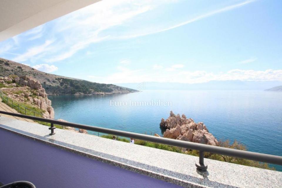 Baška – Hiša v prvi vrsti ob morju, 4 apartmaji