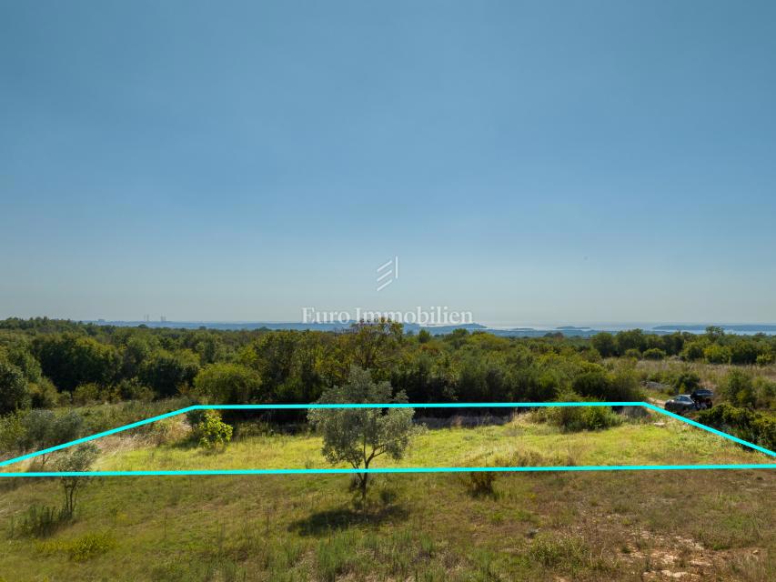 Zemljišče s pogledom na morje in gradbenim dovoljenjem