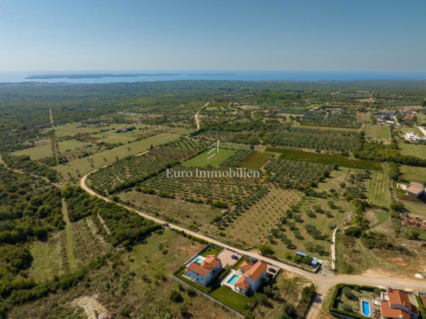Zemljišče s pogledom na morje in gradbenim dovoljenjem