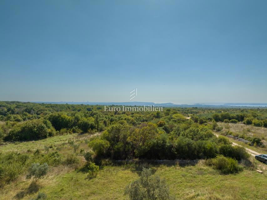 Zemljišče s pogledom na morje in gradbenim dovoljenjem