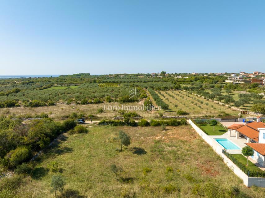 Zemljišče s pogledom na morje in gradbenim dovoljenjem