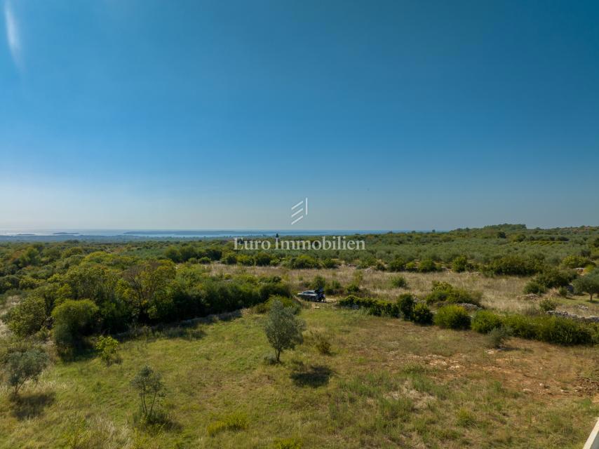 Zemljišče s pogledom na morje in gradbenim dovoljenjem