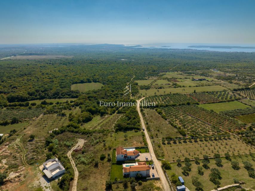 Zemljišče s pogledom na morje in gradbenim dovoljenjem