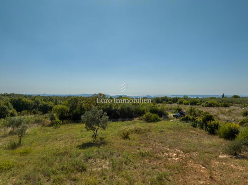 Zemljišče s pogledom na morje in gradbenim dovoljenjem