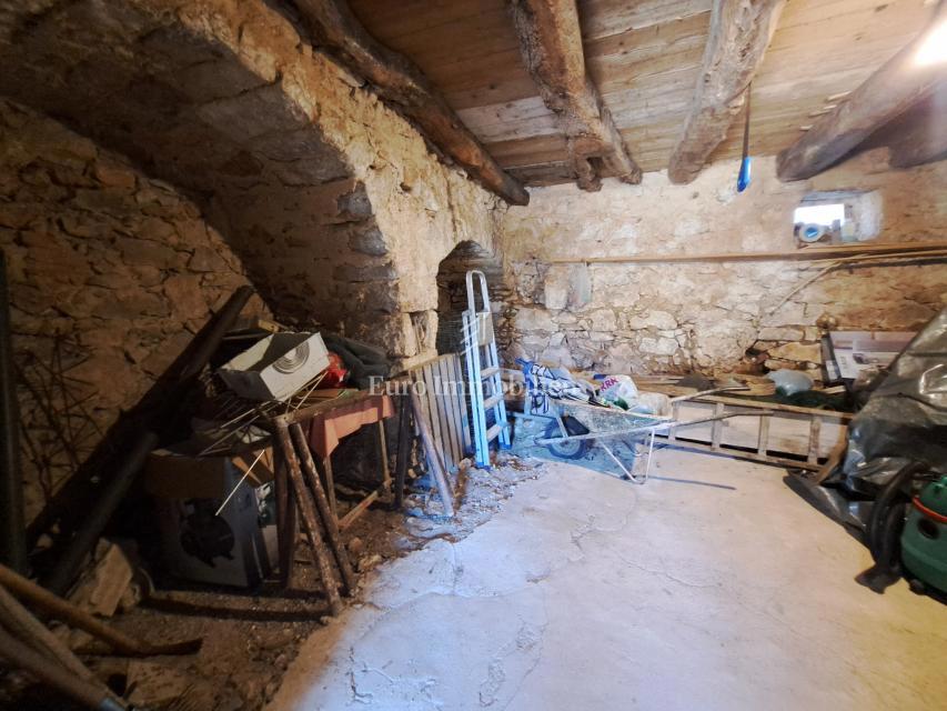 Otok Krk – kamnita hiša za prenovo