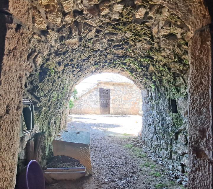 Otok Krk – kamnita hiša za prenovo