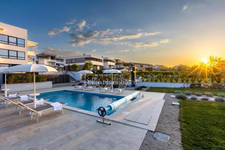 Apartma z bazenom v prvi vrsti do plaže - Malinska