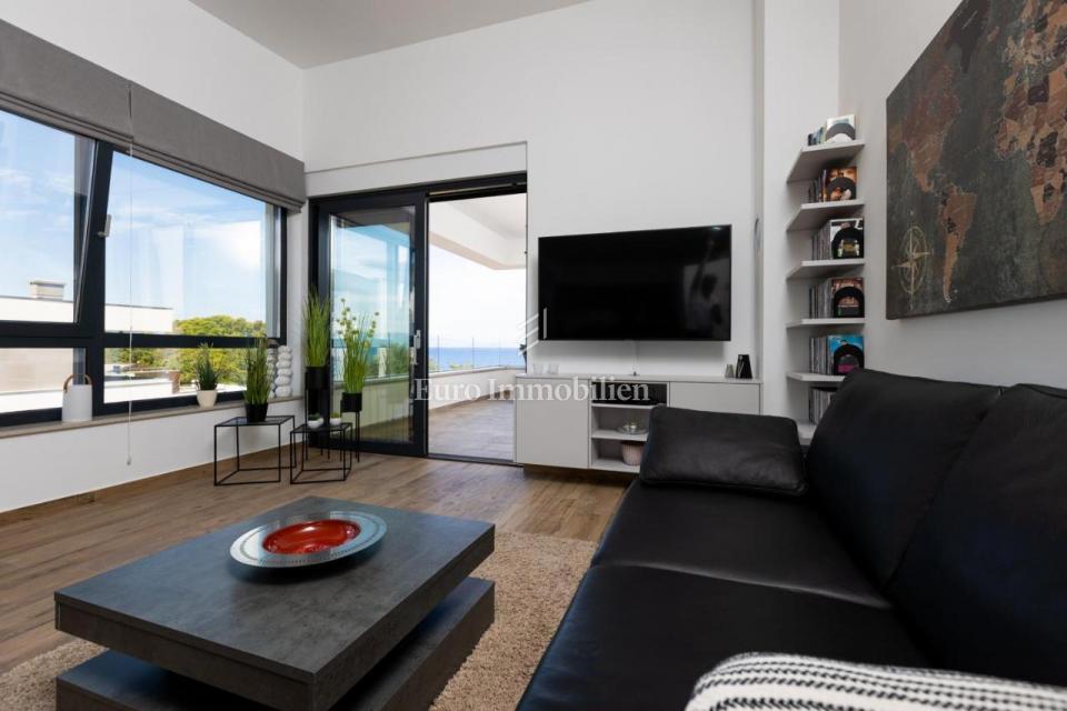 Apartma z bazenom v prvi vrsti do plaže - Malinska