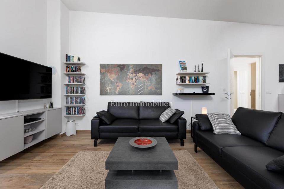 Apartma z bazenom v prvi vrsti do plaže - Malinska