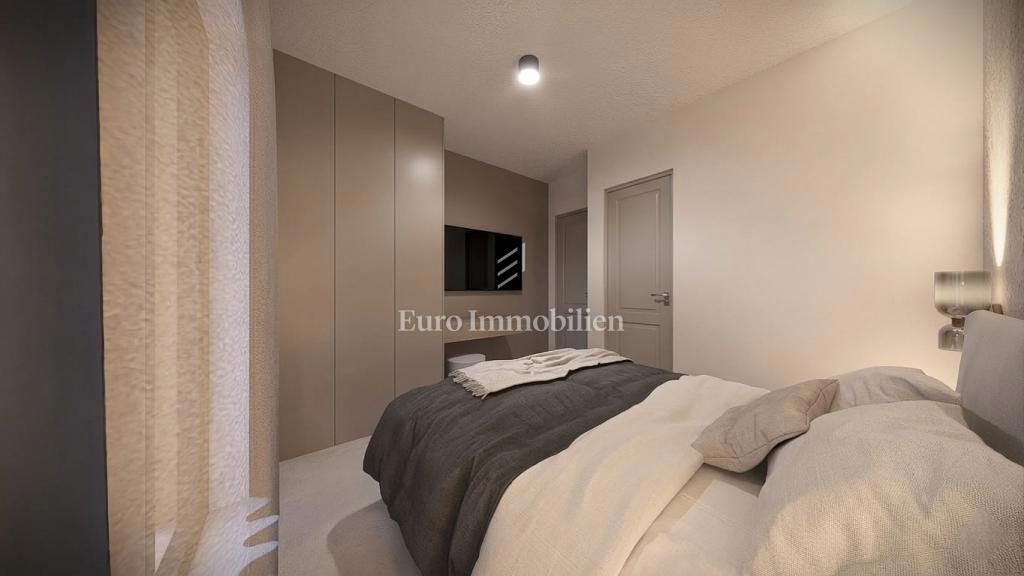 Malinska - novogradnja z bazenom in vrtom