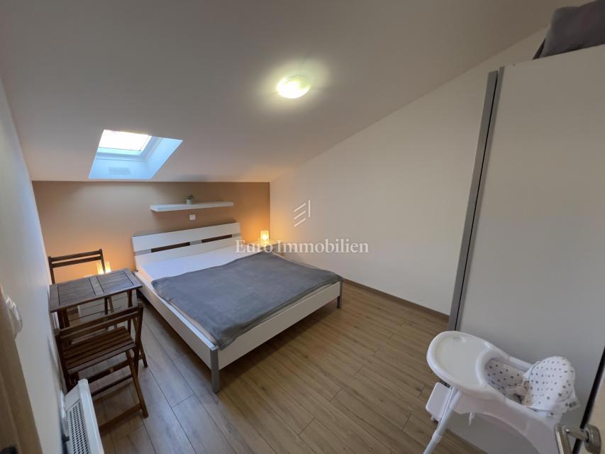 Prenovljeno stanovanje v centru Crikvenice, prva vrsta do morja