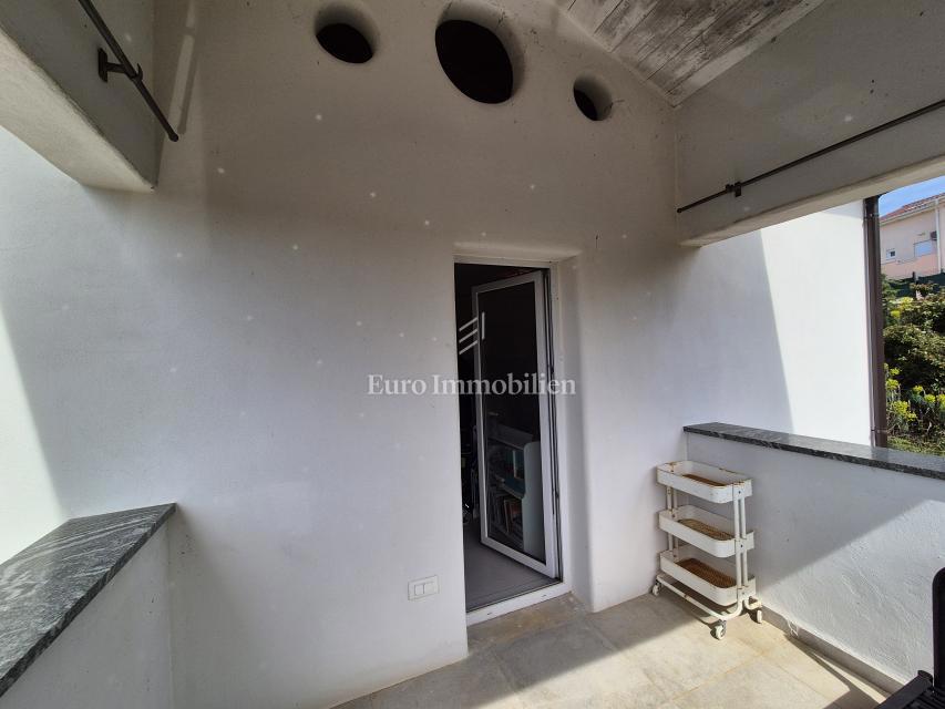 Krk - okolica, samostojna hiša z velikim vrtom