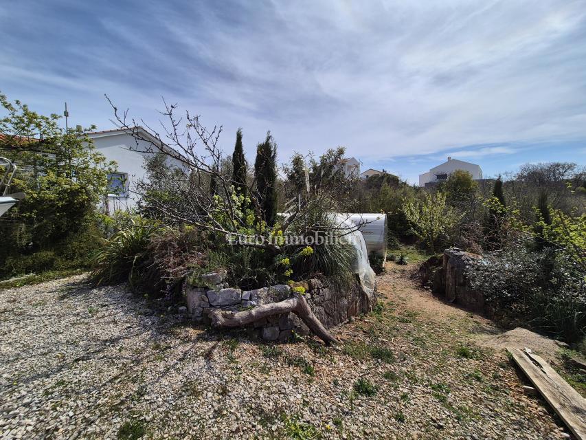 Krk - okolica, samostojna hiša z velikim vrtom