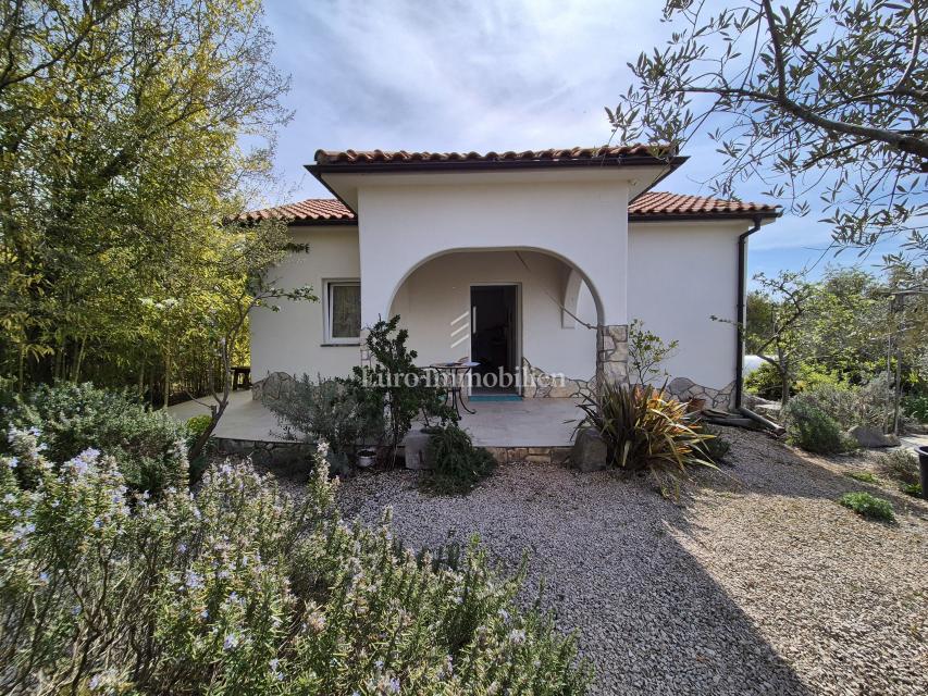 Krk - okolica, samostojna hiša z velikim vrtom