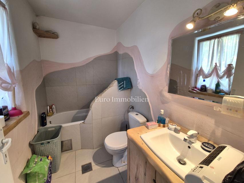 Krk - okolica, samostojna hiša z velikim vrtom