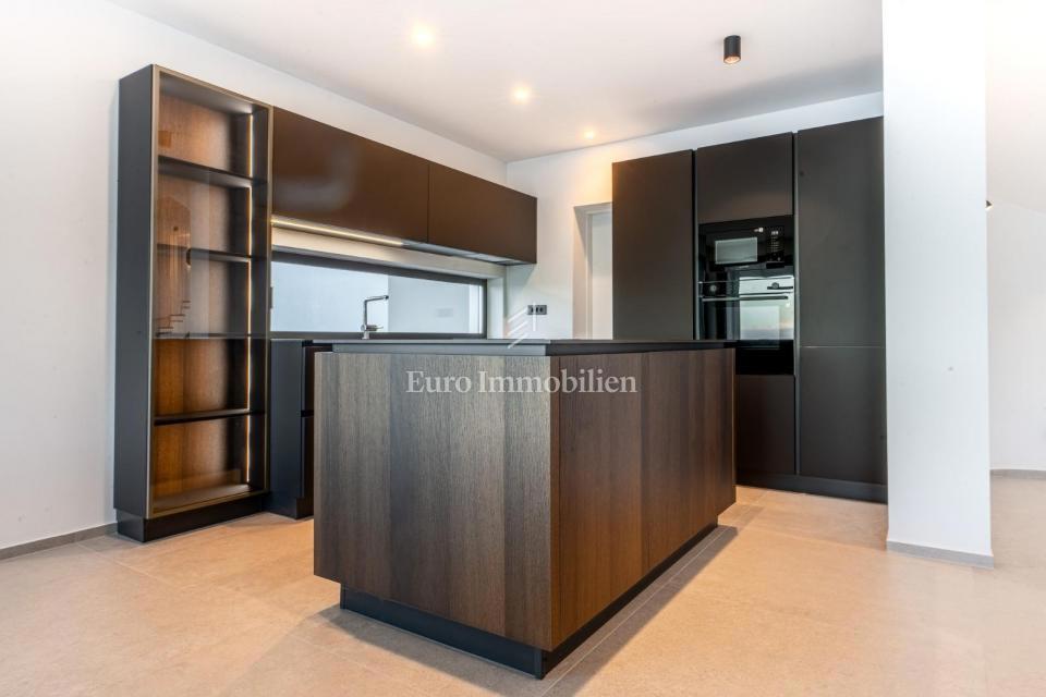 Lovran - moderna hiša z neskončnim bazenom