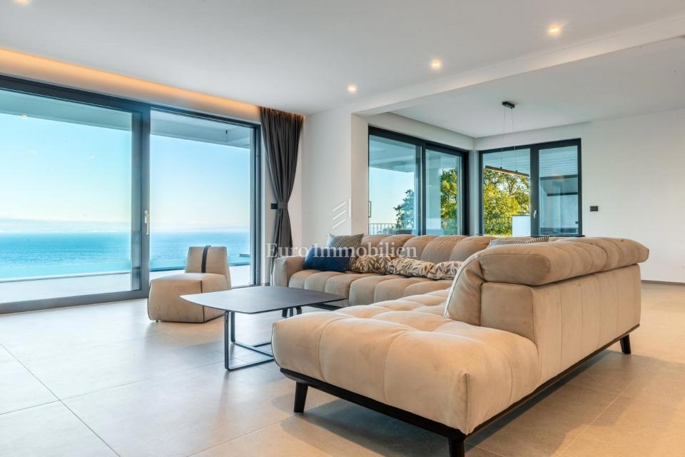 Lovran - moderna hiša z neskončnim bazenom