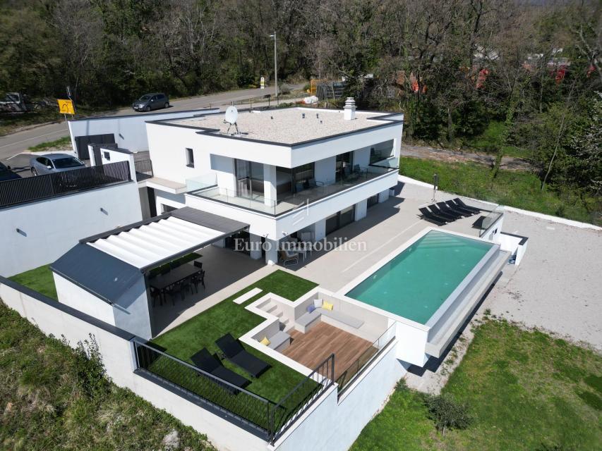 Lovran - moderna hiša z neskončnim bazenom
