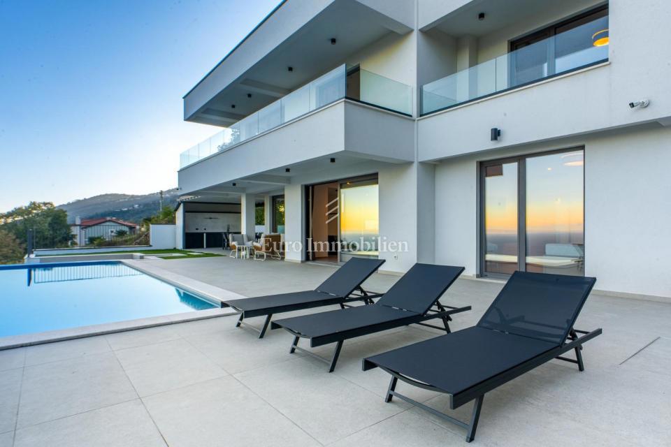 Lovran - moderna hiša z neskončnim bazenom