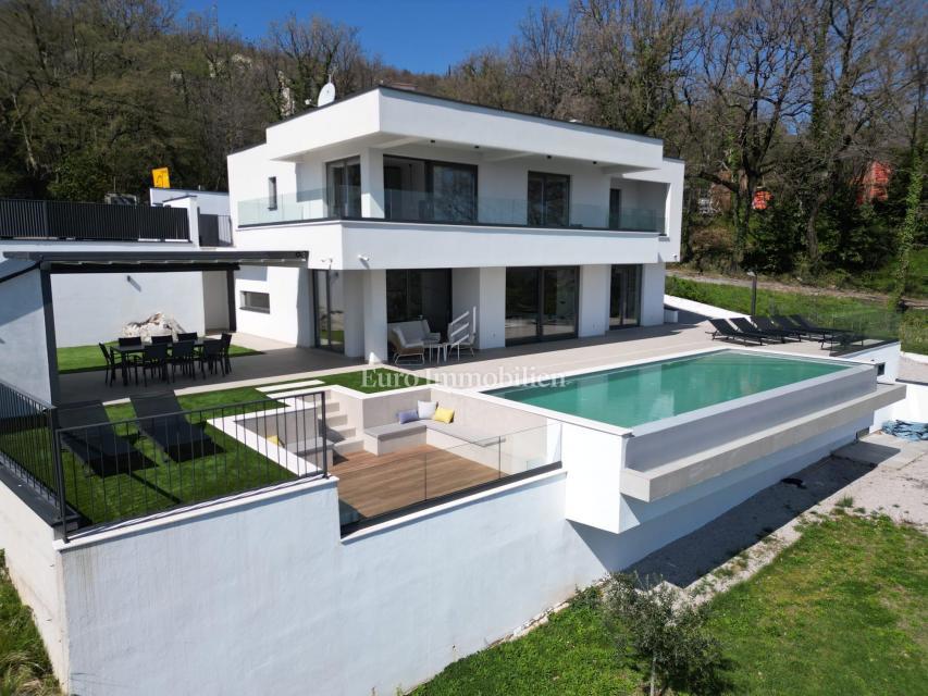 Lovran - moderna hiša z neskončnim bazenom