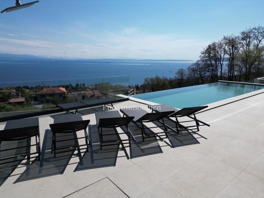 Lovran - moderna hiša z neskončnim bazenom