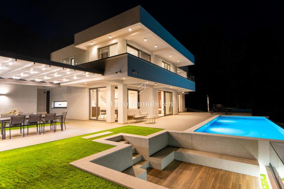 Lovran - moderna hiša z neskončnim bazenom