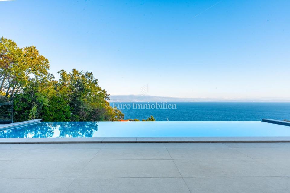 Lovran - moderna hiša z neskončnim bazenom