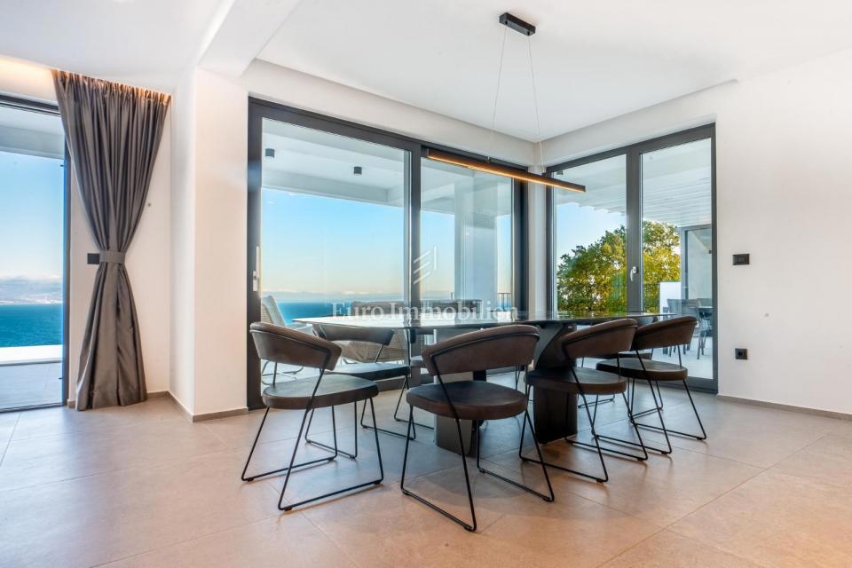 Lovran - moderna hiša z neskončnim bazenom