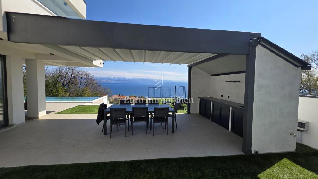 Lovran - moderna hiša z neskončnim bazenom