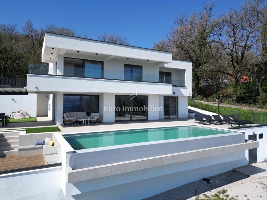 Lovran - moderna hiša z neskončnim bazenom