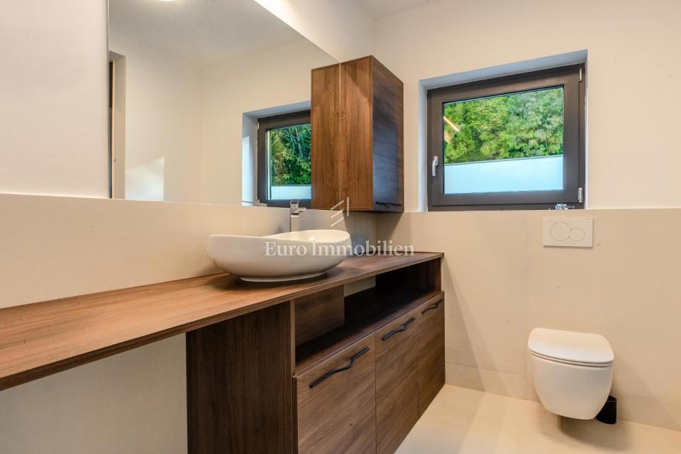 Lovran - moderna hiša z neskončnim bazenom