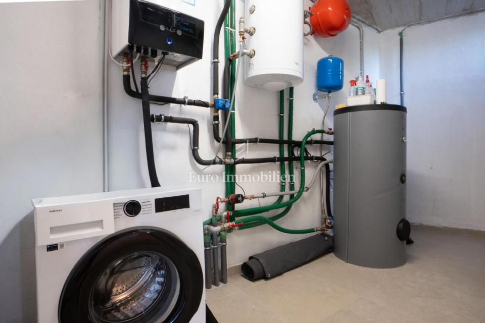 Lovran - moderna hiša z neskončnim bazenom