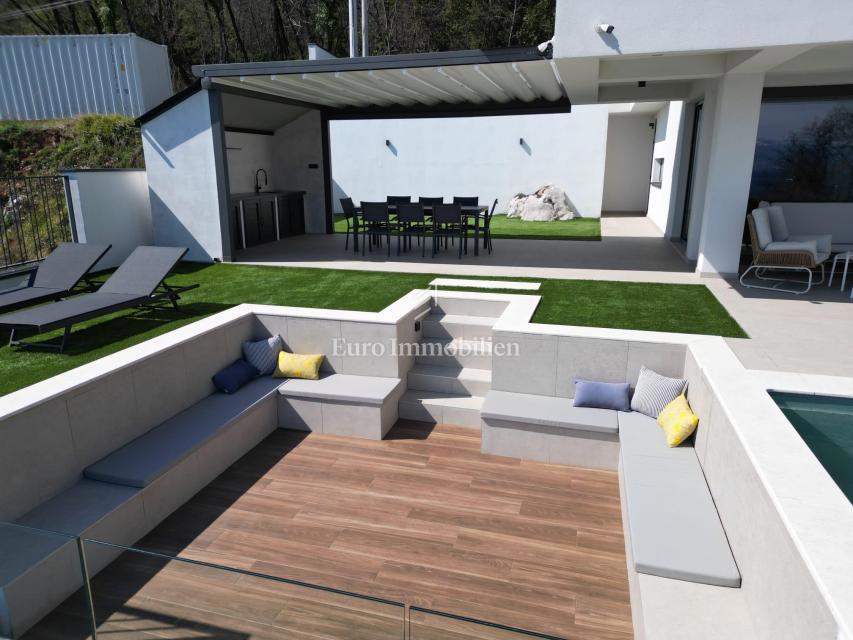 Lovran - moderna hiša z neskončnim bazenom