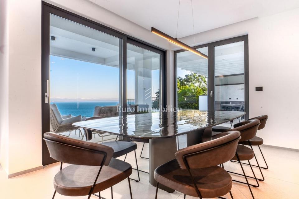 Lovran - moderna hiša z neskončnim bazenom