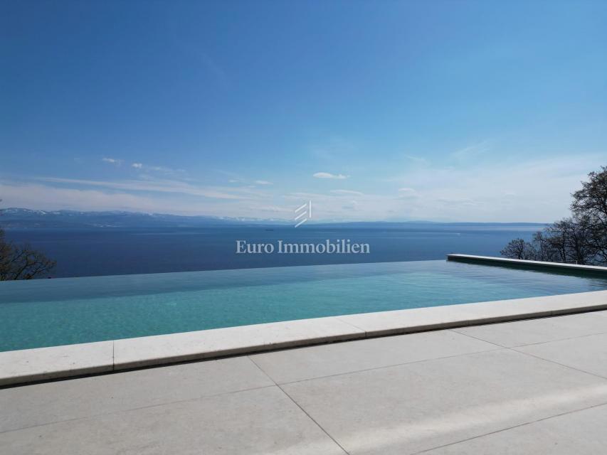 Lovran - moderna hiša z neskončnim bazenom