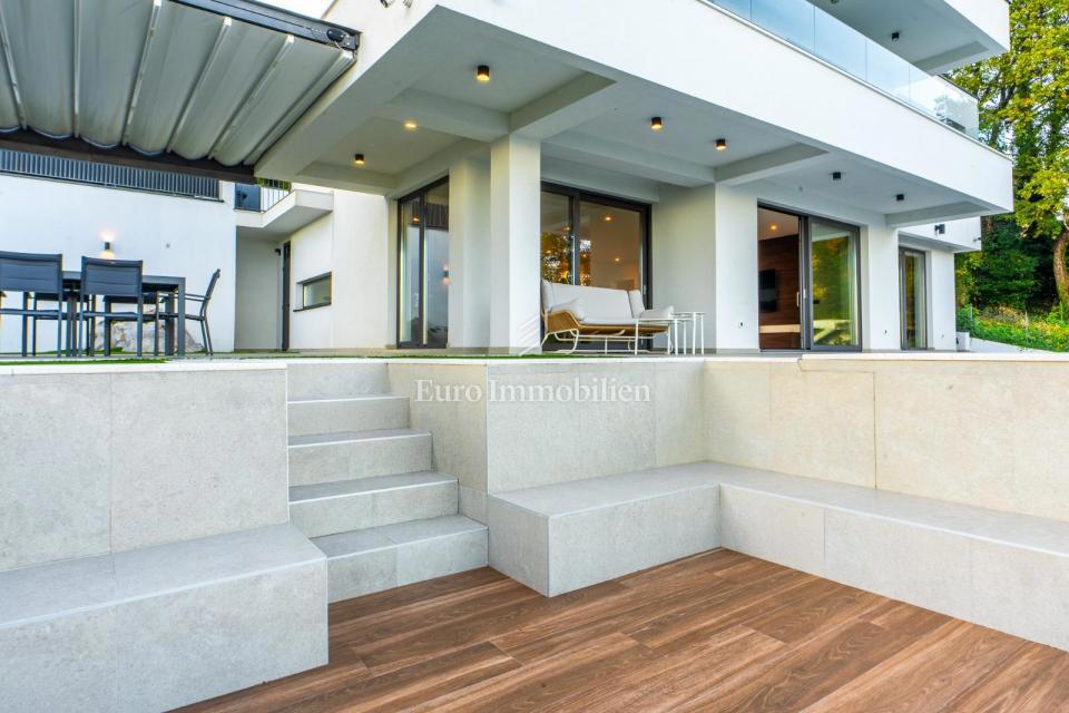 Lovran - moderna hiša z neskončnim bazenom