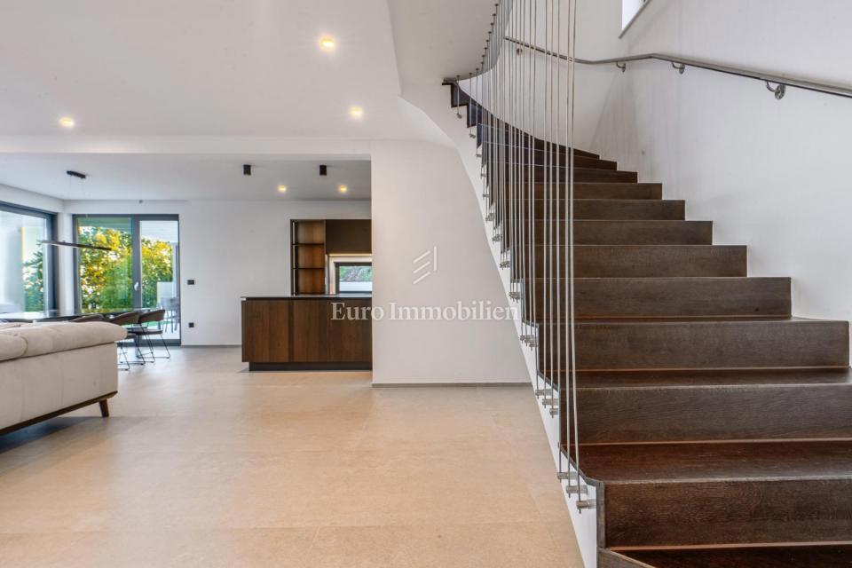 Lovran - moderna hiša z neskončnim bazenom