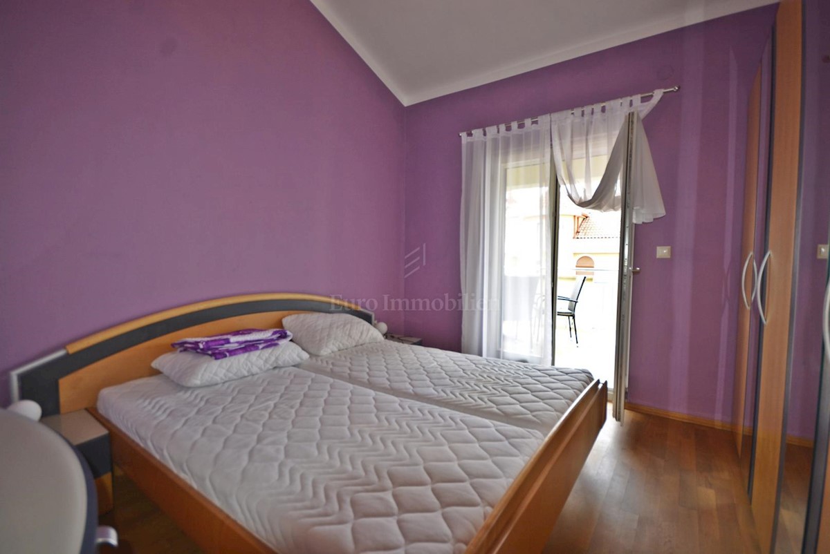 Samostojna hiša s petimi apartmaji in poslovni prostor