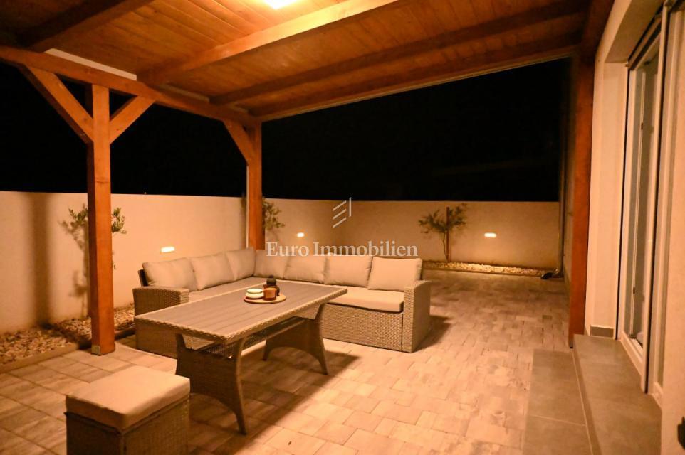 Moderna dvojna villa s bazenom, otok Vir
