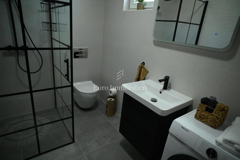 Moderna dvojna villa s bazenom, otok Vir