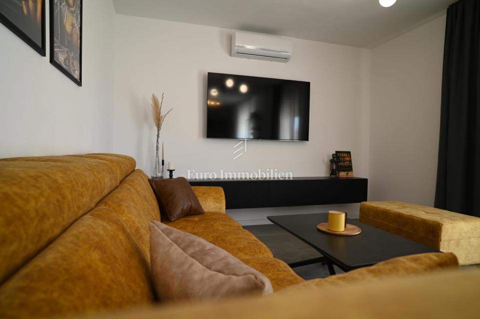 Moderna dvojna villa s bazenom, otok Vir