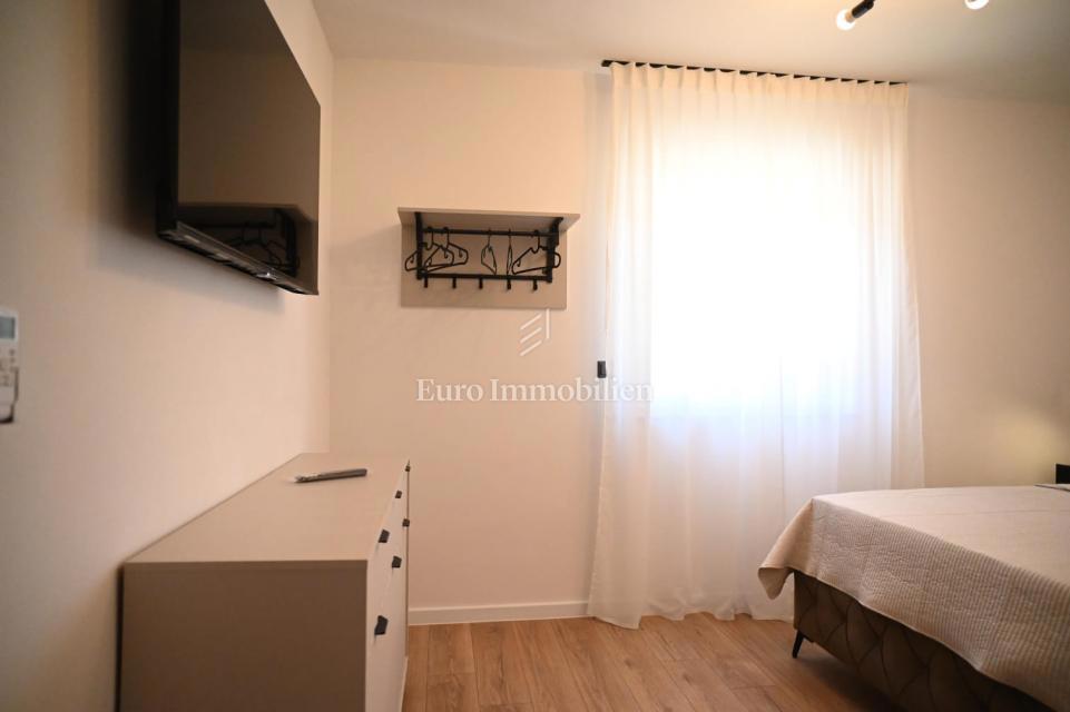Moderna dvojna villa s bazenom, otok Vir