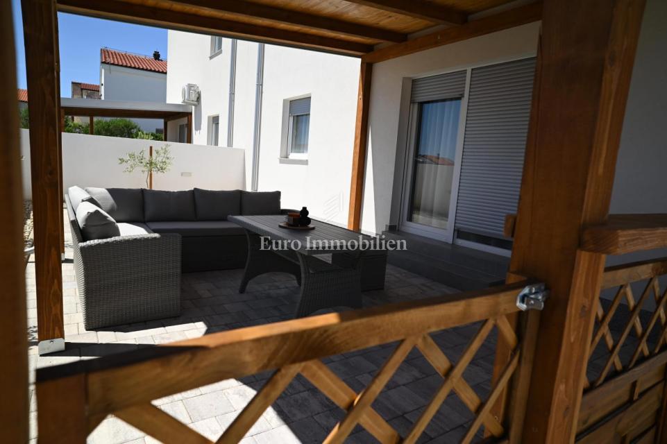 Moderna dvojna villa s bazenom, otok Vir