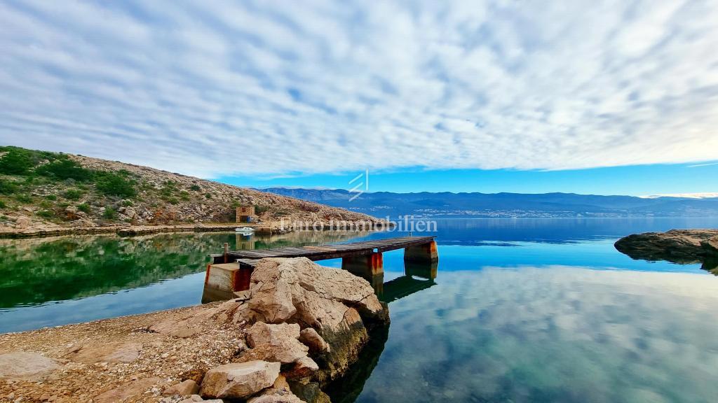 Kamnita hiša v nedotaknjeni naravi, 300 m od morja, otok Krk