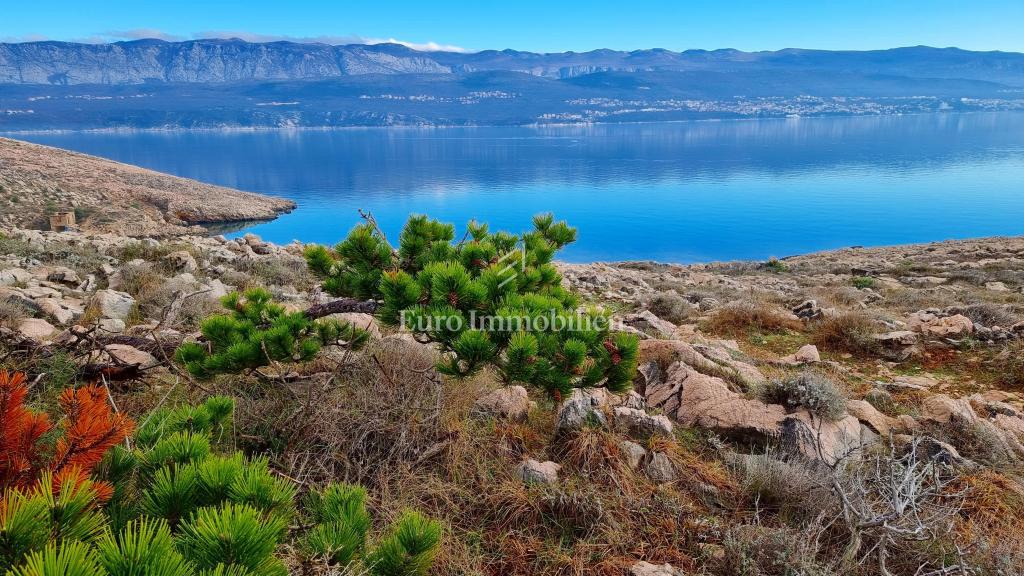 Kamnita hiša v nedotaknjeni naravi, 300 m od morja, otok Krk