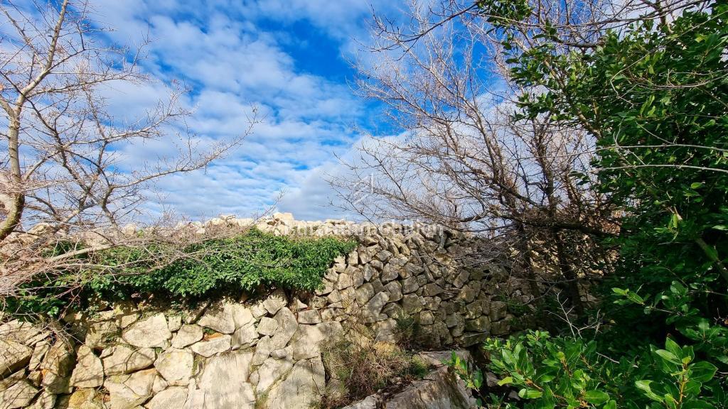 Kamnita hiša v nedotaknjeni naravi, 300 m od morja, otok Krk