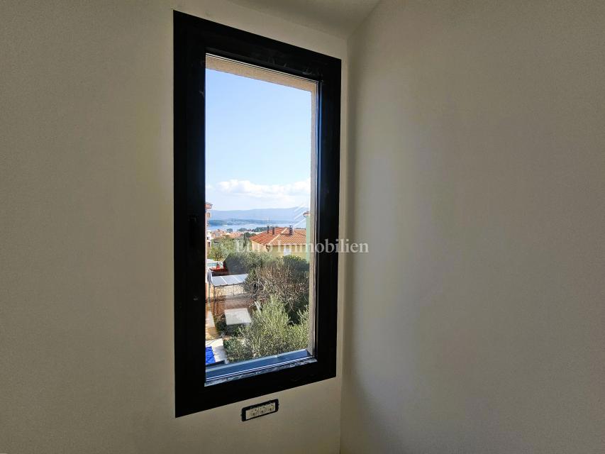 Dvoetažni apartma z vrtom - v izgradnji, mesto Krk