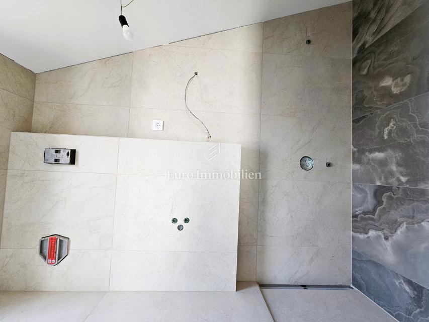 Dvoetažni apartma z vrtom - v izgradnji, mesto Krk