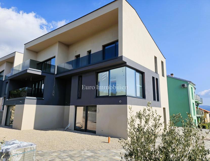 Dvoetažni apartma z vrtom - v izgradnji, mesto Krk