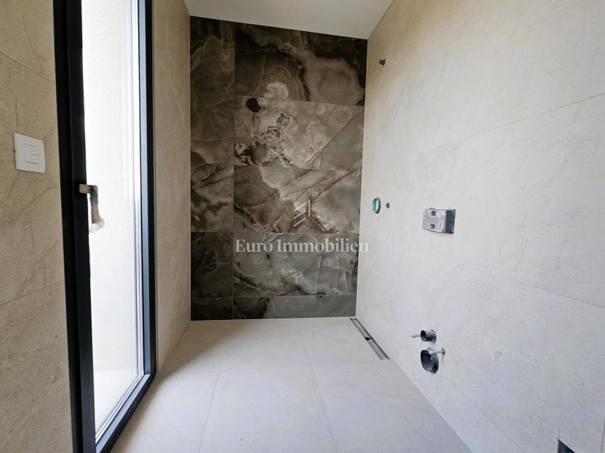 Dvoetažni apartma z vrtom - v izgradnji, mesto Krk